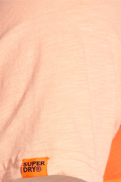 Oranje T-shirt met korte mouwen van SUPERDRY met zichtbaar oranje logo-label.