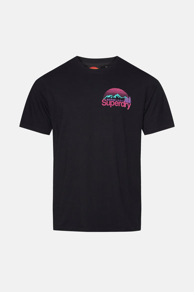 Zwart T-shirt met korte mouwen van SUPERDRY, met een klein oranje label op de mouw.