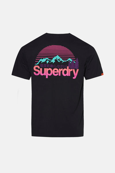 Zwart T-shirt met korte mouwen van Superdry met een grafische bergprint en belettering op de achterkant.