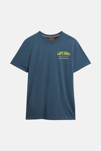T-shirt à manches courtes bleu de SUPERDRY, avec un logo imprimé sur la poitrine et un col ras du cou tricolore.