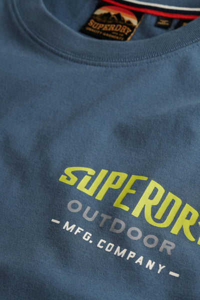 T-shirt à manches courtes bleu de SUPERDRY avec logo imprimé et col ras du cou.