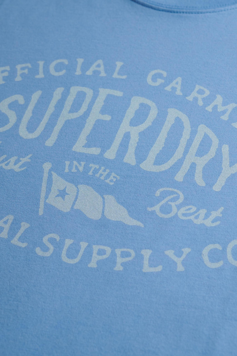 Blauw T-shirt met korte mouwen van Superdry met een grafische print op de voorkant.