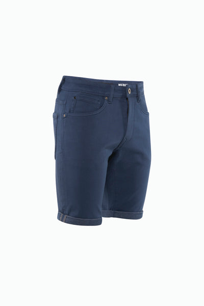 Short bleu par Petrol Industries® avec ourlets roulés et détails de poches classiques.