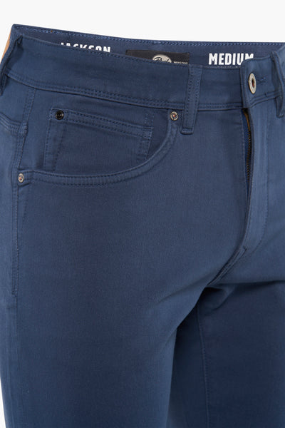 Short bleu de Petrol Industries, avec poche avant et fermeture éclair visible.