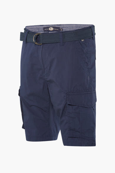 Blauwe bermuda van Petrol Industries, met stoffen riem en cargozakken.