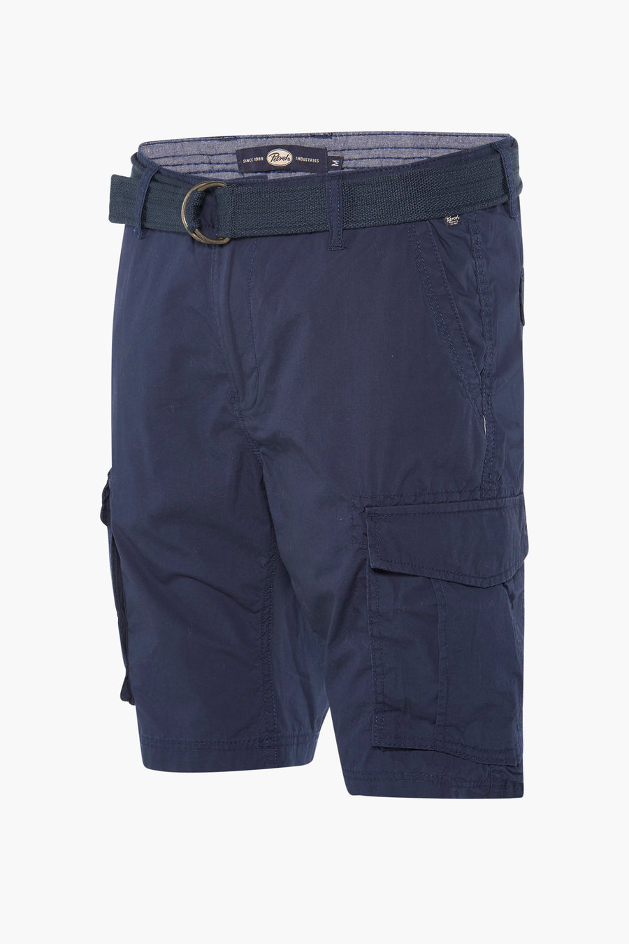 Blauwe bermuda van Petrol Industries, met stoffen riem en cargozakken.