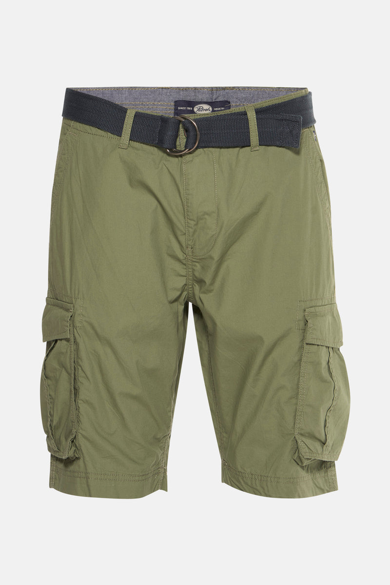 Bermuda kaki van Petrol Industries®, met een achterzak en een zwarte riem.