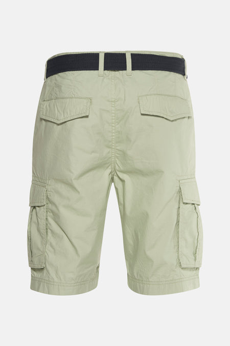 Petrol Industries groene bermuda met zwarte riem, cargozakken en achterzakken met klep.