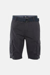 Blauwe bermuda van Petrol Industries®, gedragen met een grijs T-shirt, witte sokken en grijze sneakers.