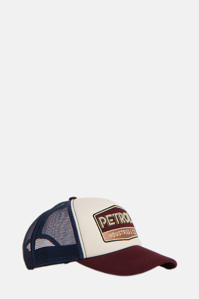 Multikleurige pet van Petrol Industries, met logopatch en marineblauwe mesh achterkant.