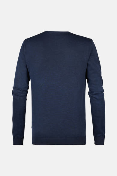 Pull à col rond bleu de Petrol Industries, vue arrière sur fond clair.