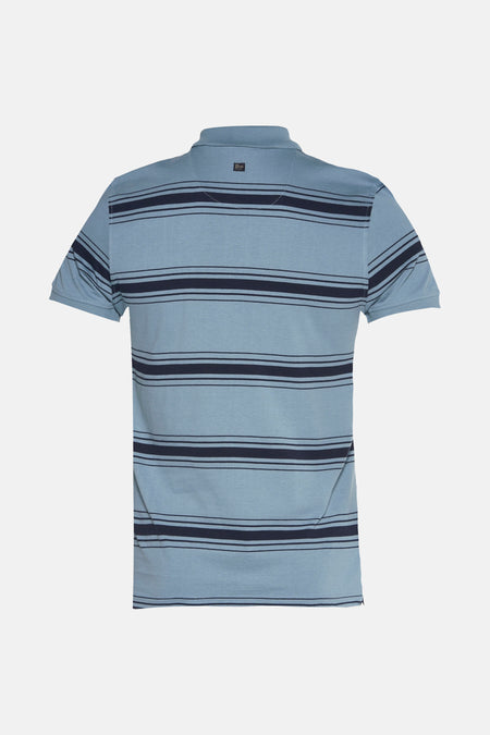 Blauw poloshirt met korte mouwen van Petrol Industries® met marineblauwe horizontale strepen, achterzijde.