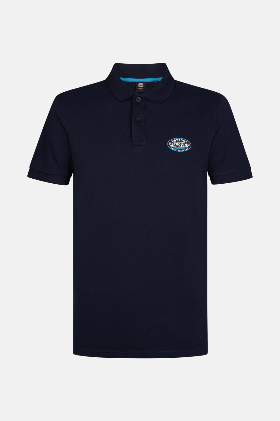 Donkerblauwe polo met korte mouwen van Petrol Industries®, met een opdruk op de borst.