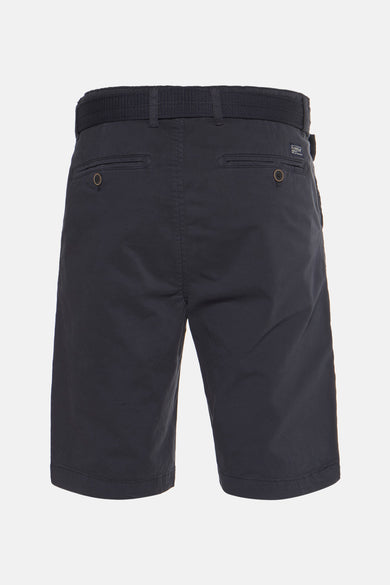 Short bleu de Petrol Industries avec ceinture tressée et poches boutonnées à l'arrière.