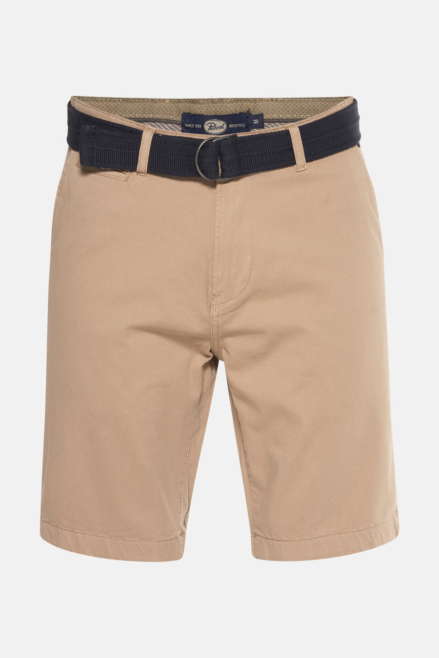 Korte beige short van Petrol Industries, met marineblauwe D-ring gesp.