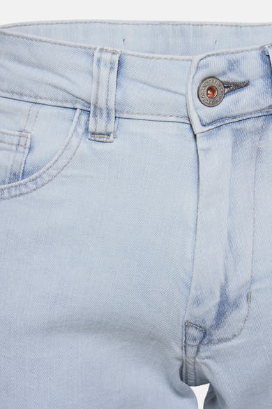 Short en denim bleu clair de Petrol Industries, avec fermeture boutonnée et passants de ceinture.