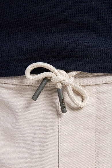 Korte beige short van Petrol Industries®, met trekkoord en zilverkleurige details.