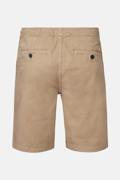 Korte beige short van Petrol Industries, achterkant met knoopzakken en elastische tailleband.