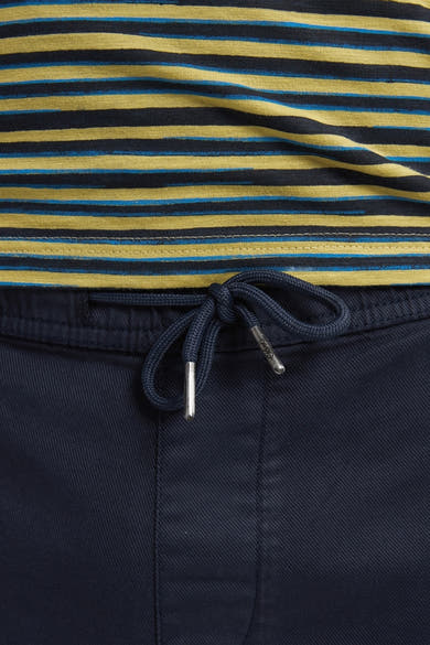 Korte blauwe short van Petrol Industries® met trekkoord in de taille en effen patroon.