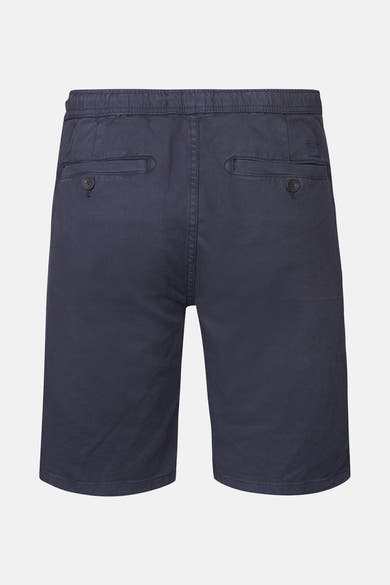 Korte blauwe short van Petrol Industries, met trekkoord in de taille en achterzakken met knoopsluiting.