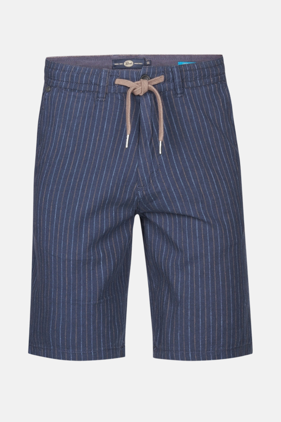 Short bleu à rayures verticales par Petrol Industries, avec cordon de serrage beige.