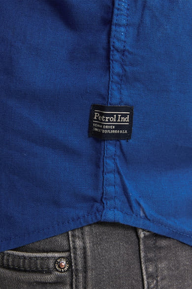 Blauw overhemd met lange mouwen van Petrol Industries, met logolabel aan de voorkant.