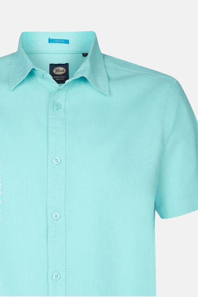 Turquoise overhemd met korte mouwen van Petrol Industries, met bijpassende knopen en klassieke kraag.