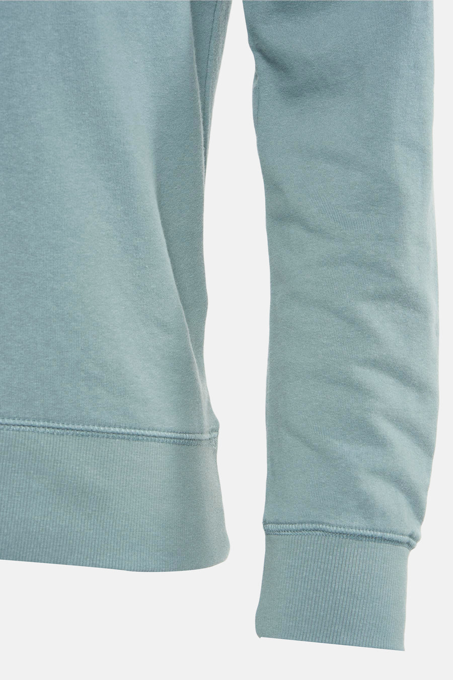 Sweat-shirt bleu by Petrol Industries, avec une texture douce et des finitions côtelées.