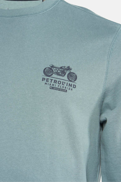 Zwembroek blauw van Petrol Industries, met een motormotief en lettering op de voorzijde.