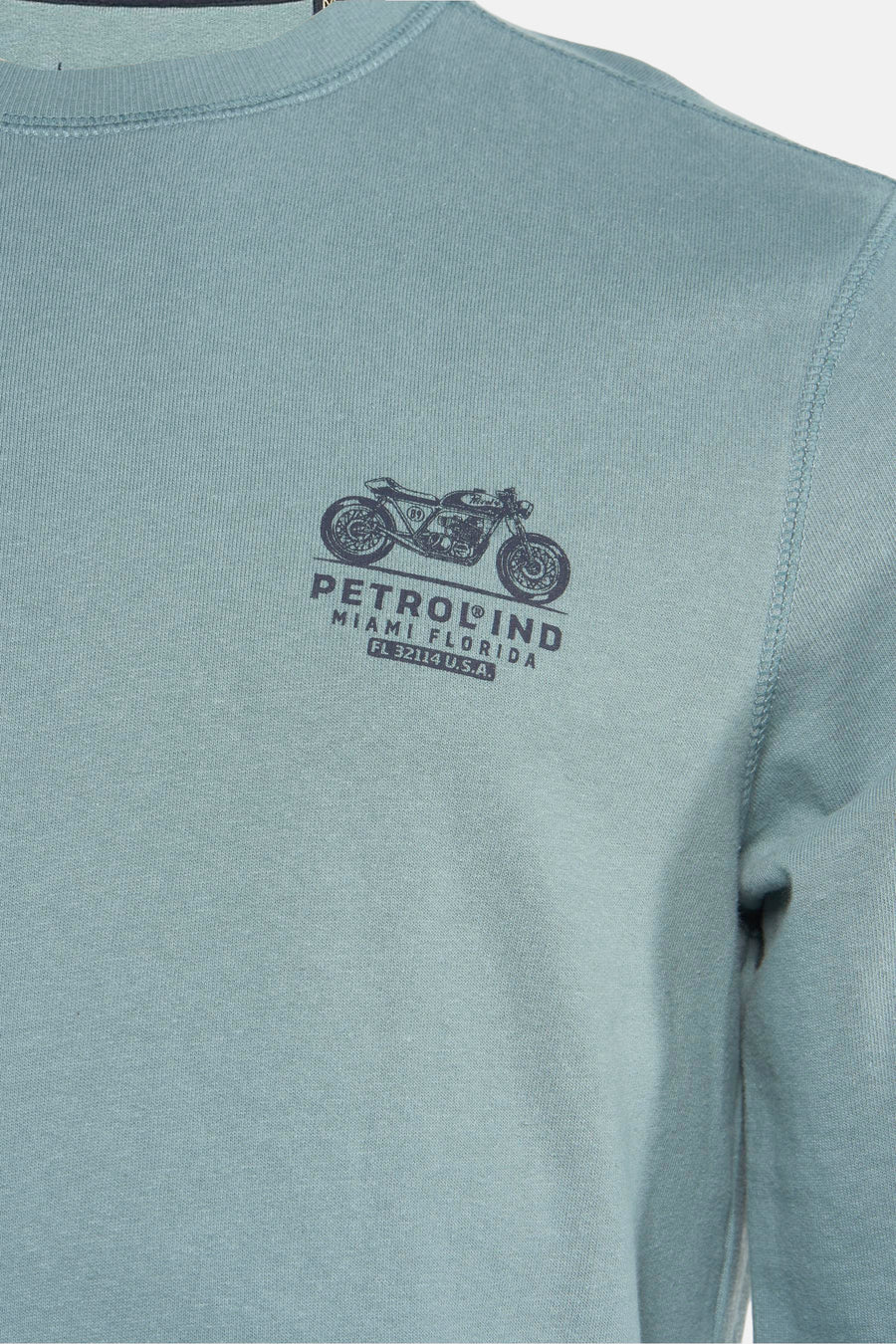 Zwembroek blauw van Petrol Industries, met een motormotief en lettering op de voorzijde.