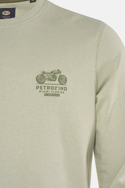 Sweat-shirt kaki de Petrol Industries, avec un imprimé de moto et un col rond.