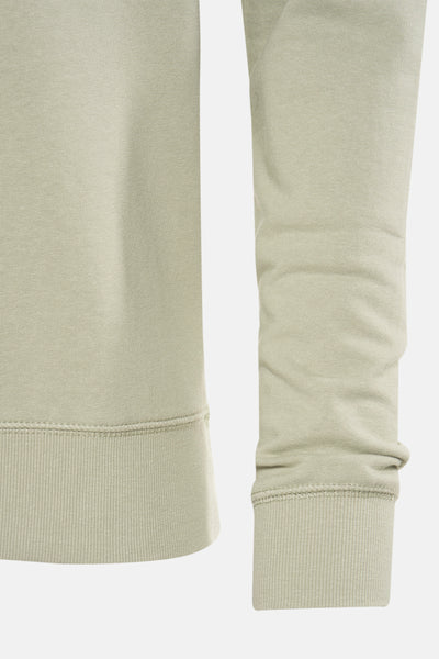 Kaki trui van Petrol Industries, gekartelde details aan de ellebogen en op het onderkant, uniforme textuur.