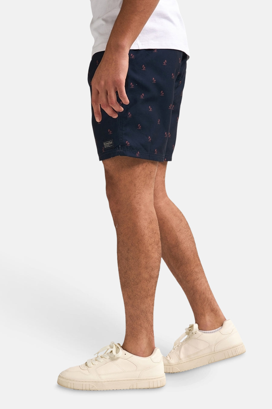 Short de bain bleu foncé by Petrol Industries®, avec motif discret de palmiers roses.