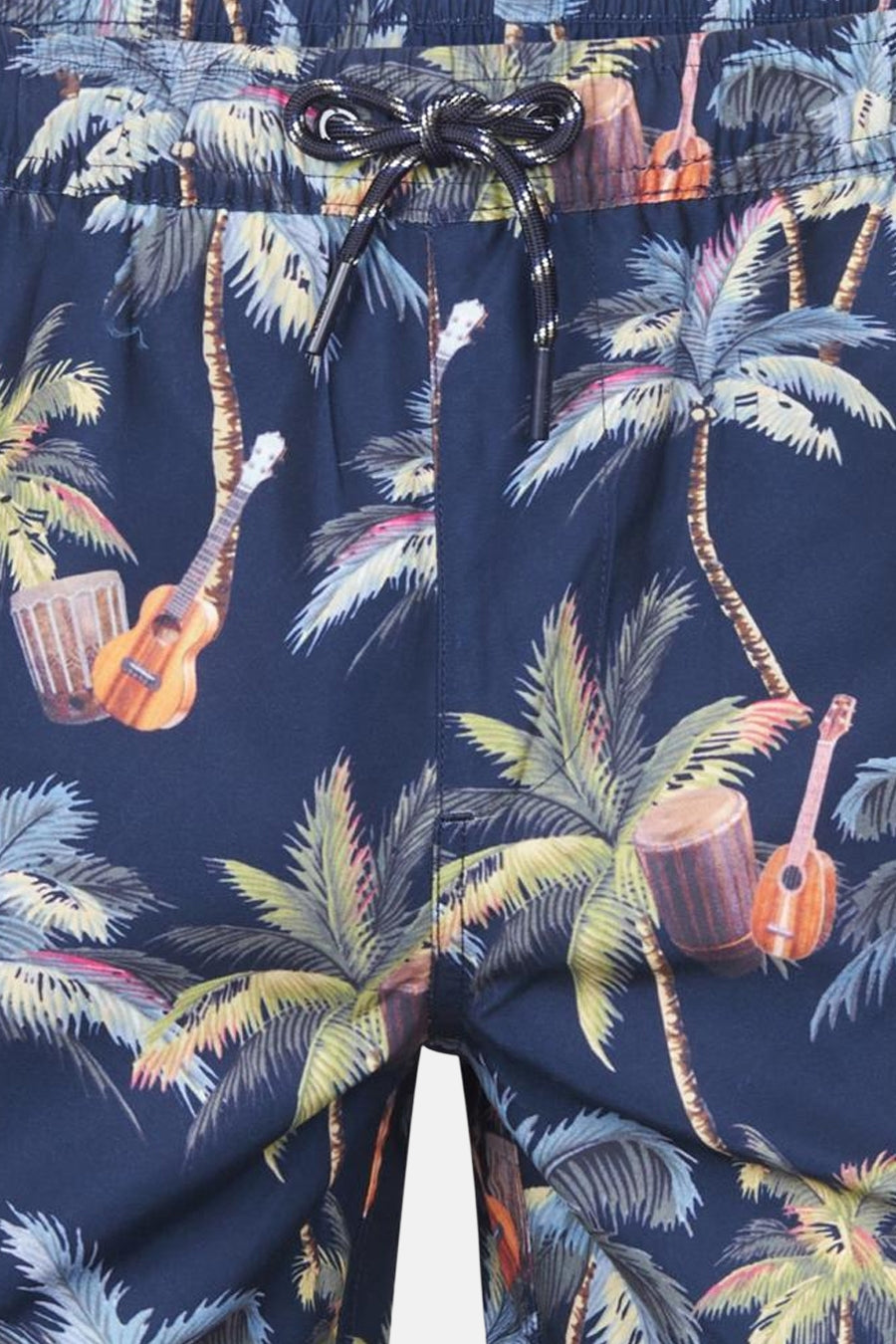 Blauwe zwembroek van Petrol Industries met tropisch patroon, palmbomen, ukeleles en trekkoorden.