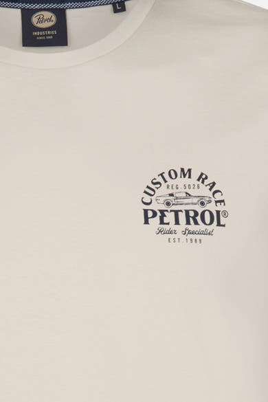 T-shirt met Petrol Industries beige Pet Pet Industriesgege motif deel print op het borstbeeld.