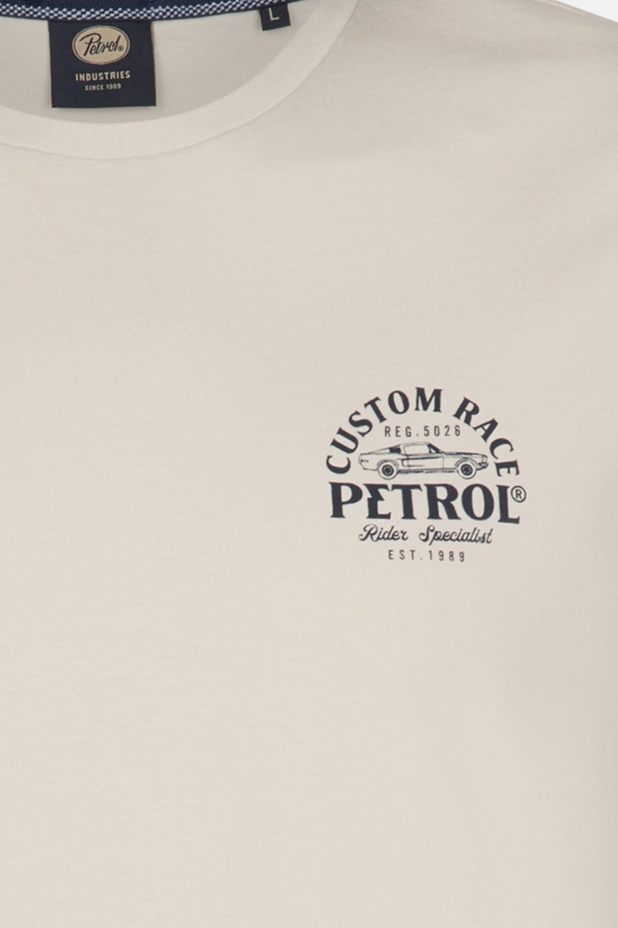 T-shirt met Petrol Industries beige Pet Pet Industriesgege motif deel print op het borstbeeld.