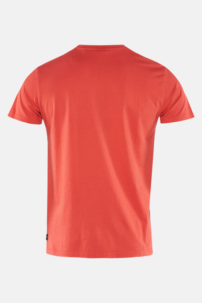 Rood T-shirt met korte mouwen van Petrol Industries, klassieke pasvorm, op een neutrale achtergrond.