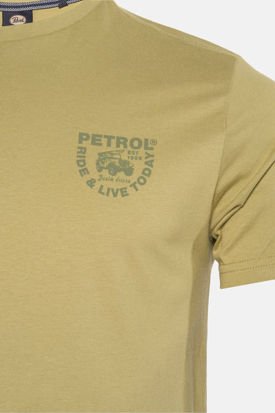 T-shirt vert à manches courtes de Petrol Industries, avec un imprimé logo sur la poitrine.