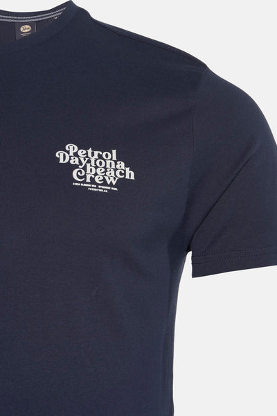 T-shirt bleu à manches courtes de Petrol Industries, avec imprimé blanc "Petrol Daytona Beach Crew".
