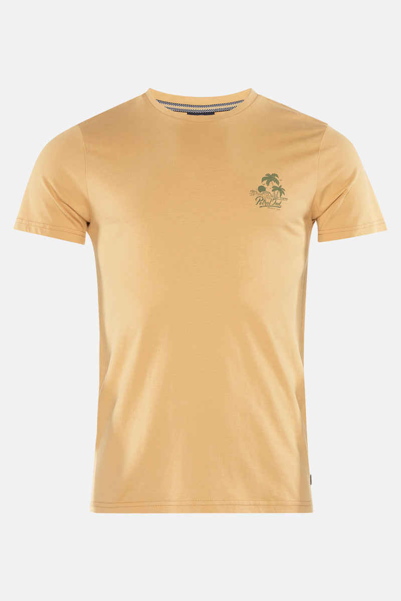 Oranje t-shirt met Petrol Industries, met een gedrukt patroon op de voorzijde.