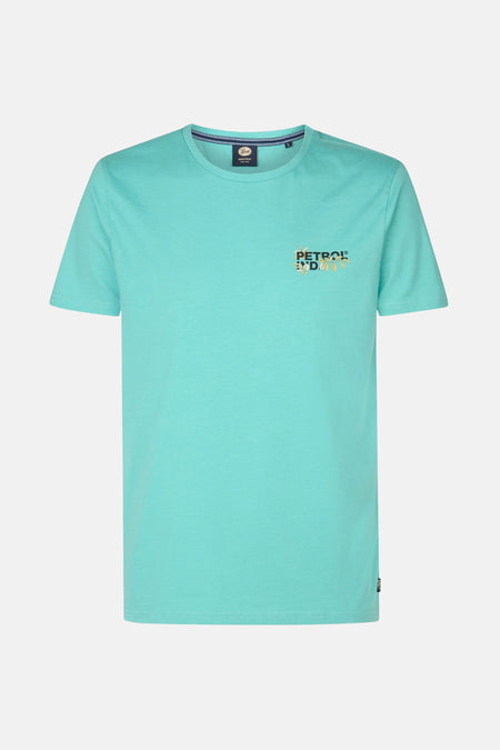 T-shirt vert à manches courtes de Petrol Industries, avec un logo imprimé sur la poitrine.