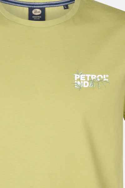 Korte mouw T-shirt van Petrol Industries, met een discreet plantaardig patroon.
