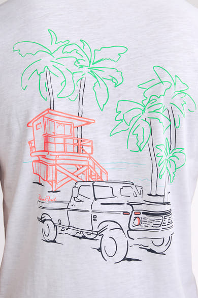Wit T-shirt met korte mouwen van Petrol Industries met een opdruk van een strandscène.