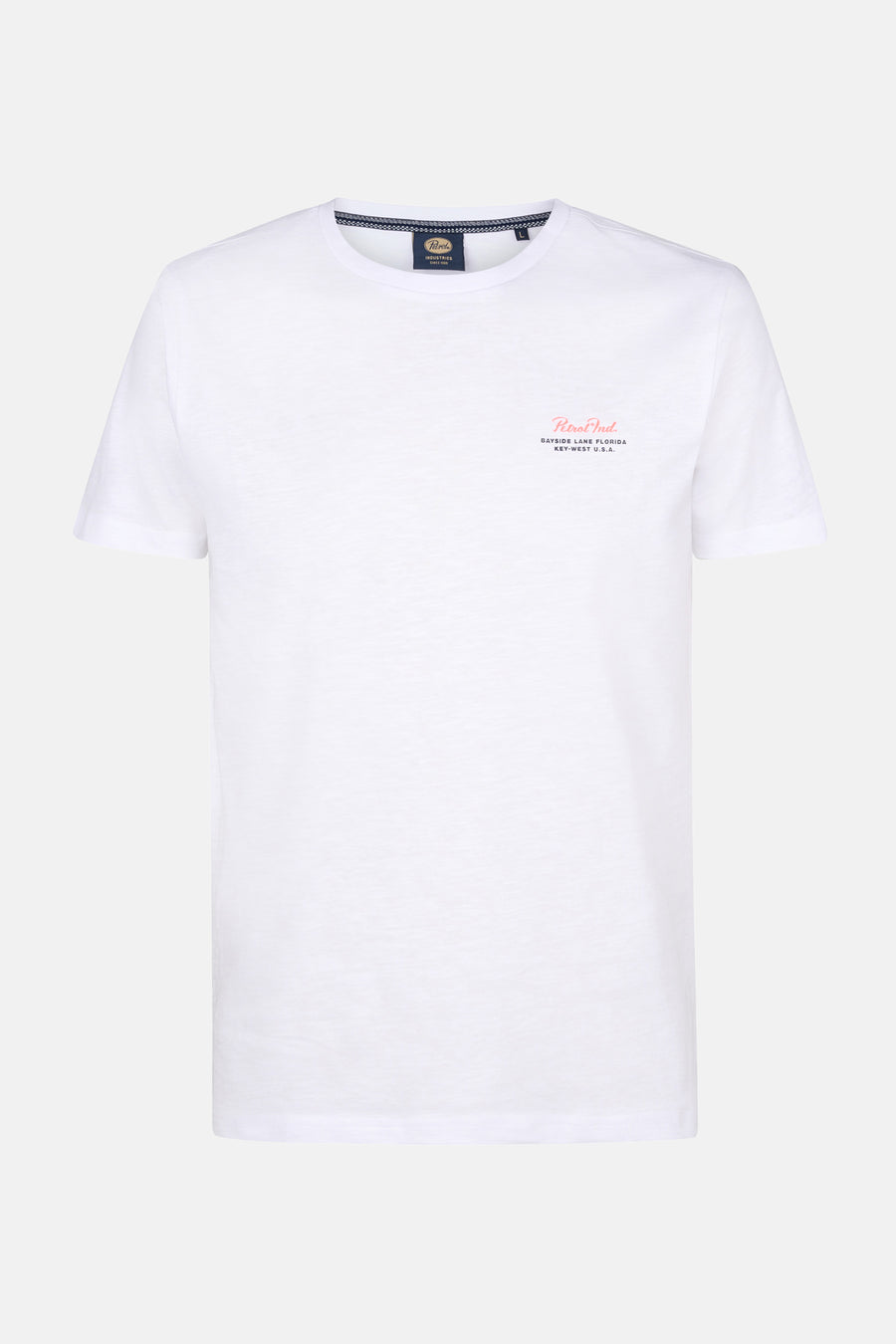 Wit T-shirt met korte mouwen van Petrol Industries, met een decoratieve roze print op de borst.