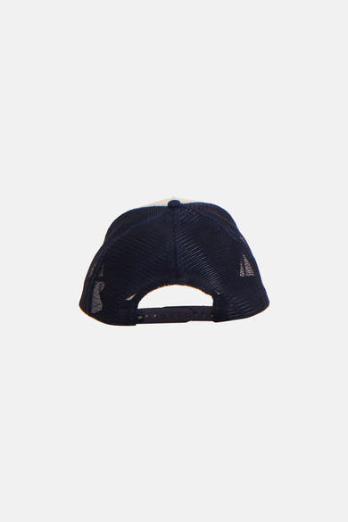 Casquette bleue de Petrol Industries® avec un dos en maille noire et une fermeture réglable.