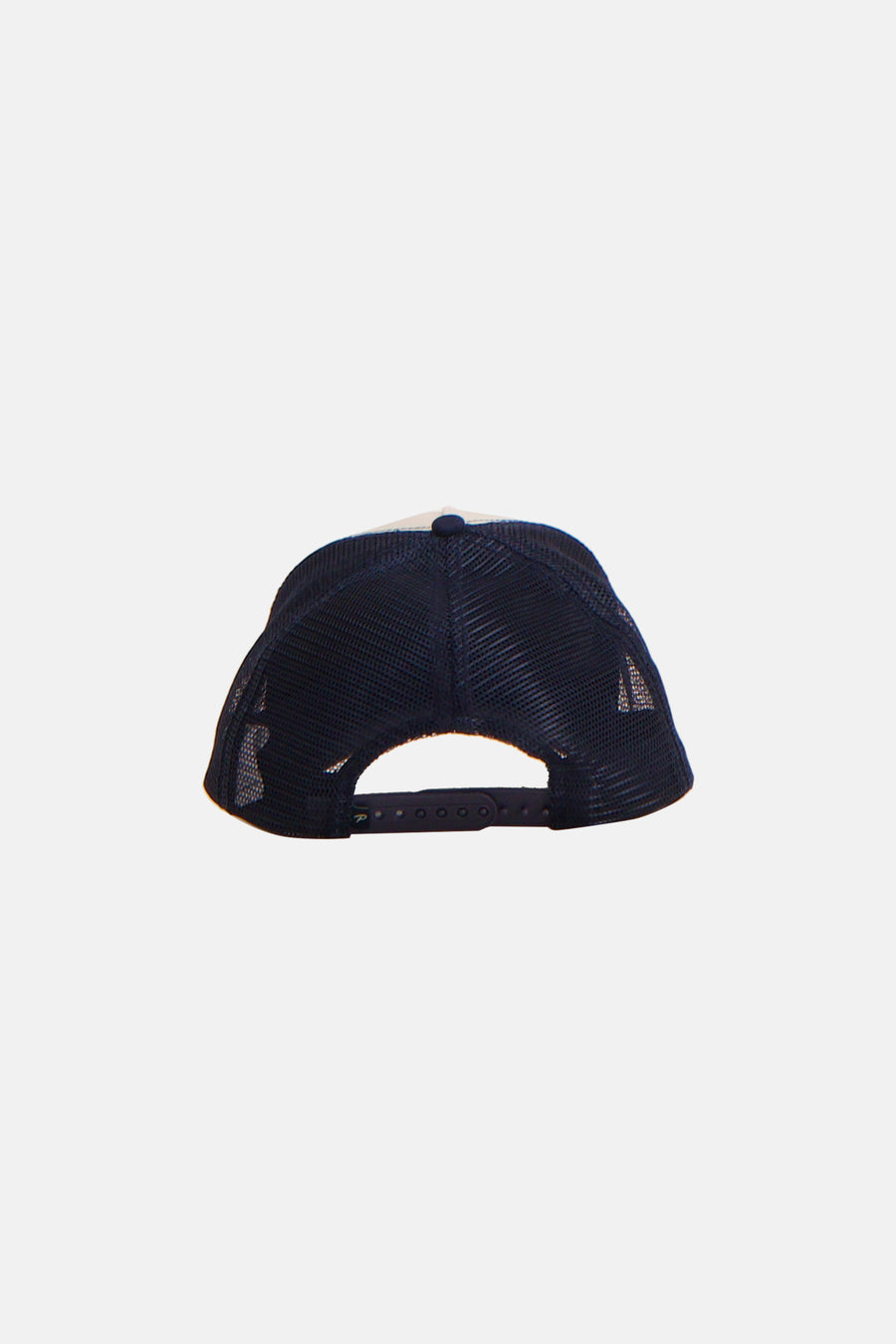 Casquette bleue de Petrol Industries® avec un dos en maille noire et une fermeture réglable.