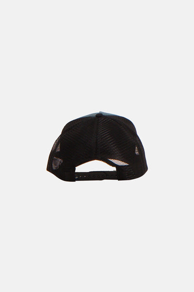 Casquette verte par Petrol Industries®, avec une maille noire à l'arrière et une fermeture réglable.