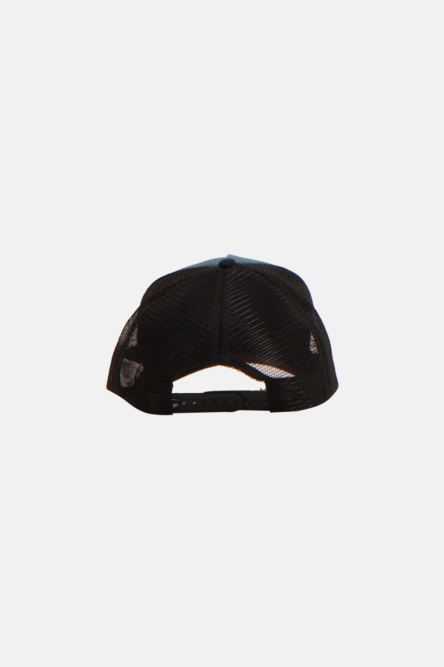Casquette verte par Petrol Industries®, avec une maille noire à l'arrière et une fermeture réglable.
