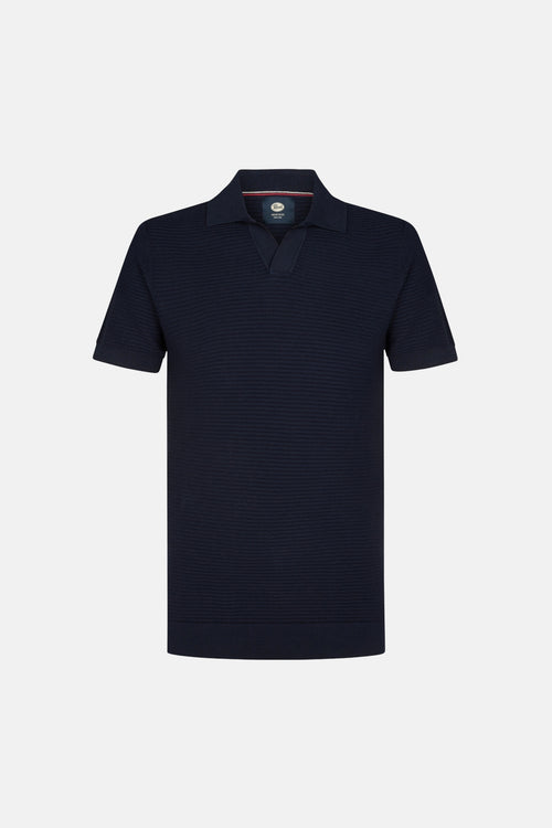 Polo bleu marine de Petrol Industries, en maille texturée à fines côtes horizontales, avec col classique.