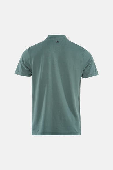 Groen poloshirt met korte mouwen van Petrol Industries, achterkant zicht op een neutrale witte achtergrond.